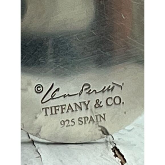 Tiffany & Co - Elsa Peretti 925 Silver Madonna Pendant on 17” chain - Picture 14 of 14